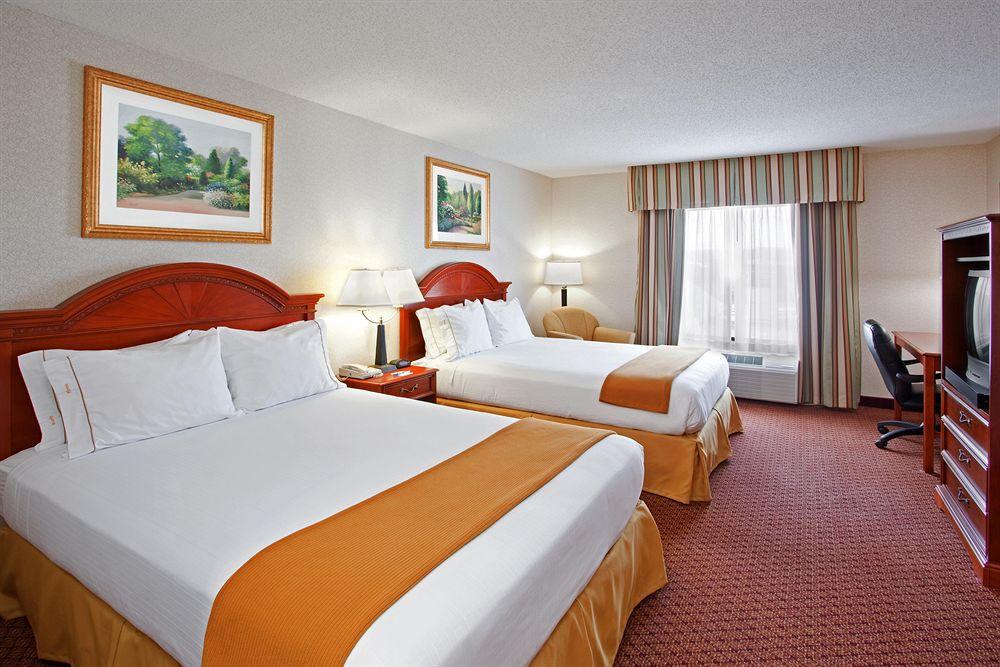 Holiday Inn Express & Suites - Sharon-Hermitage By Ihg West Middlesex Екстер'єр фото
