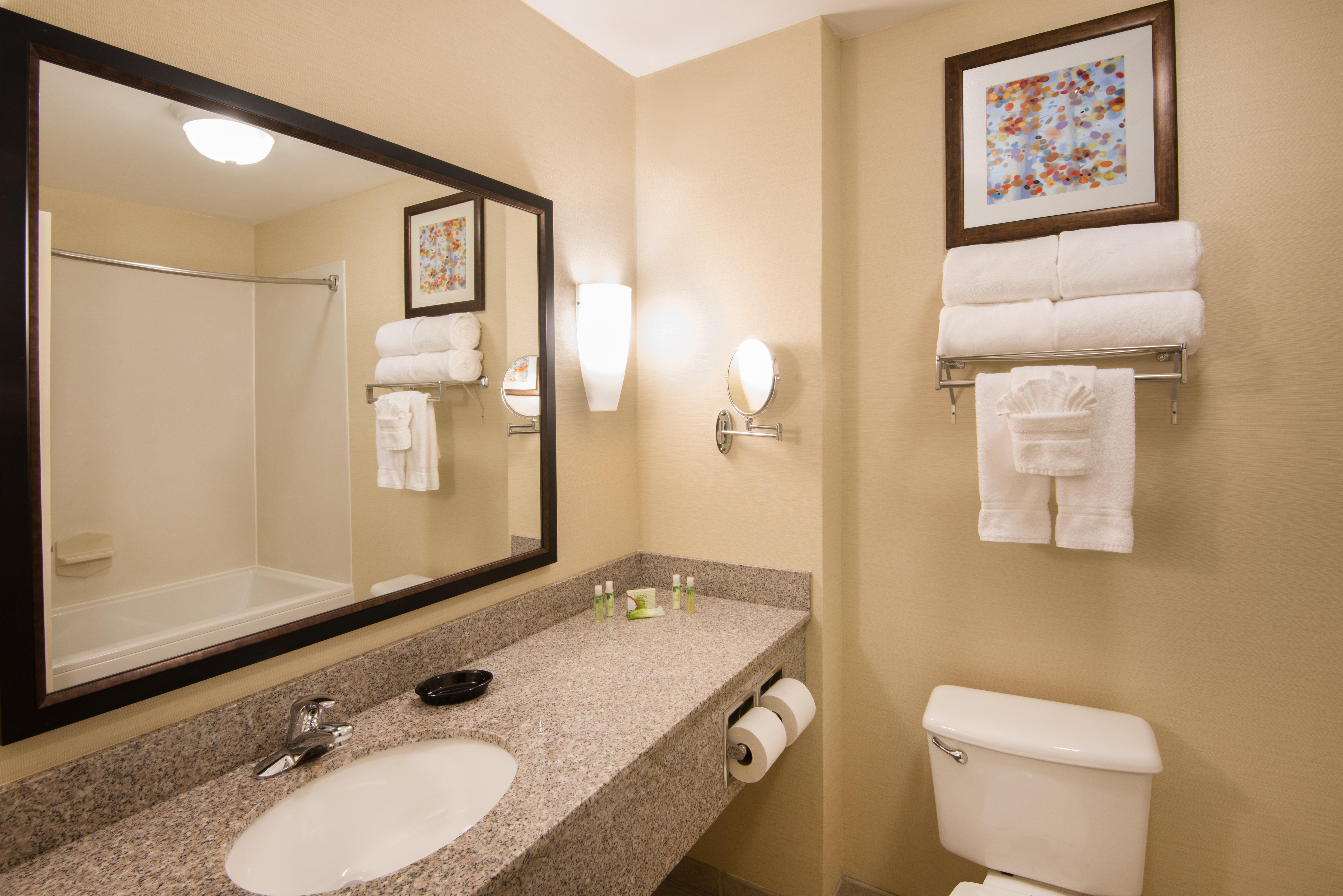 Holiday Inn Express & Suites - Sharon-Hermitage By Ihg West Middlesex Екстер'єр фото