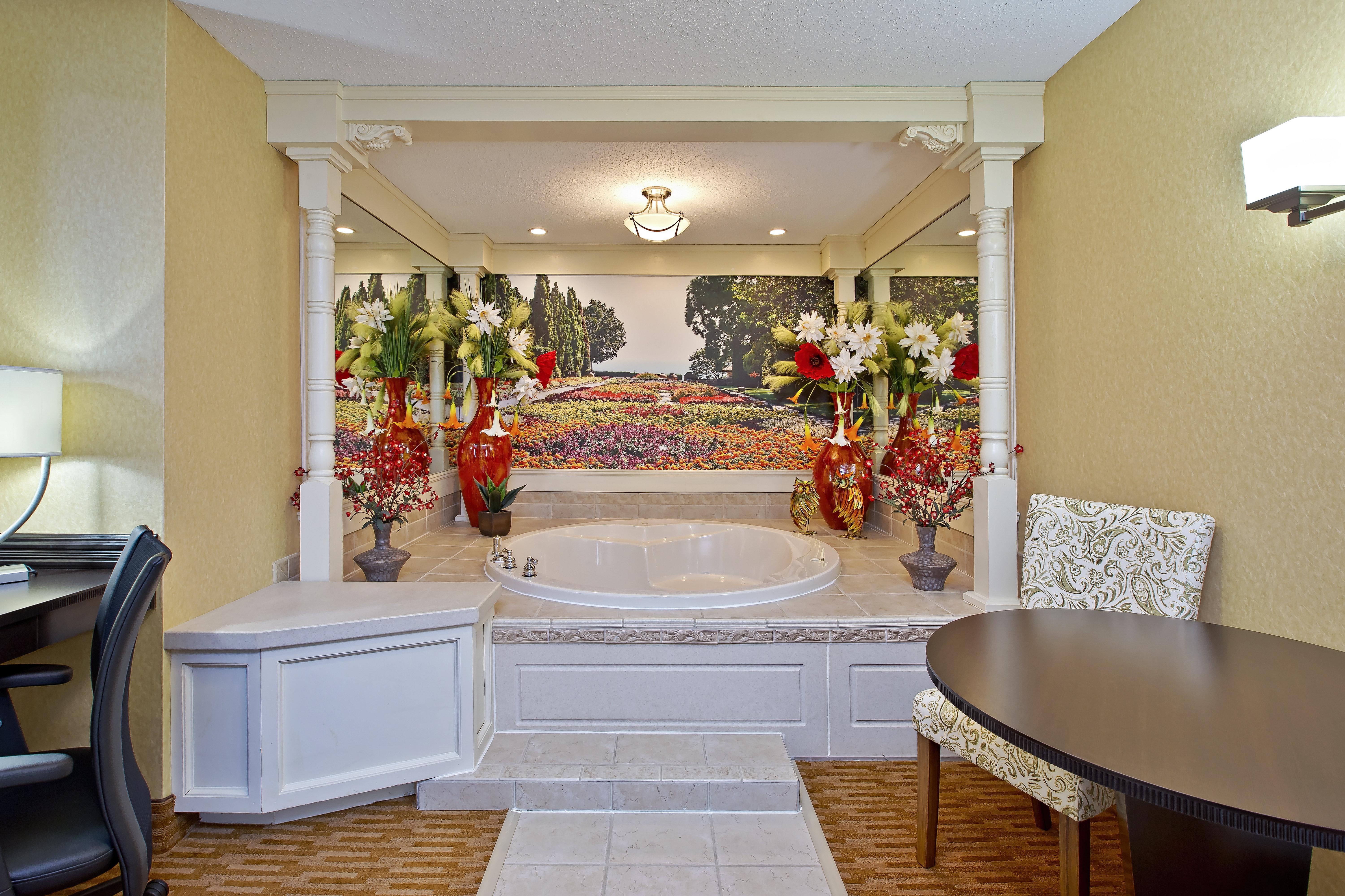Holiday Inn Express & Suites - Sharon-Hermitage By Ihg West Middlesex Екстер'єр фото