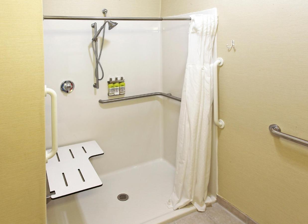 Holiday Inn Express & Suites - Sharon-Hermitage By Ihg West Middlesex Екстер'єр фото