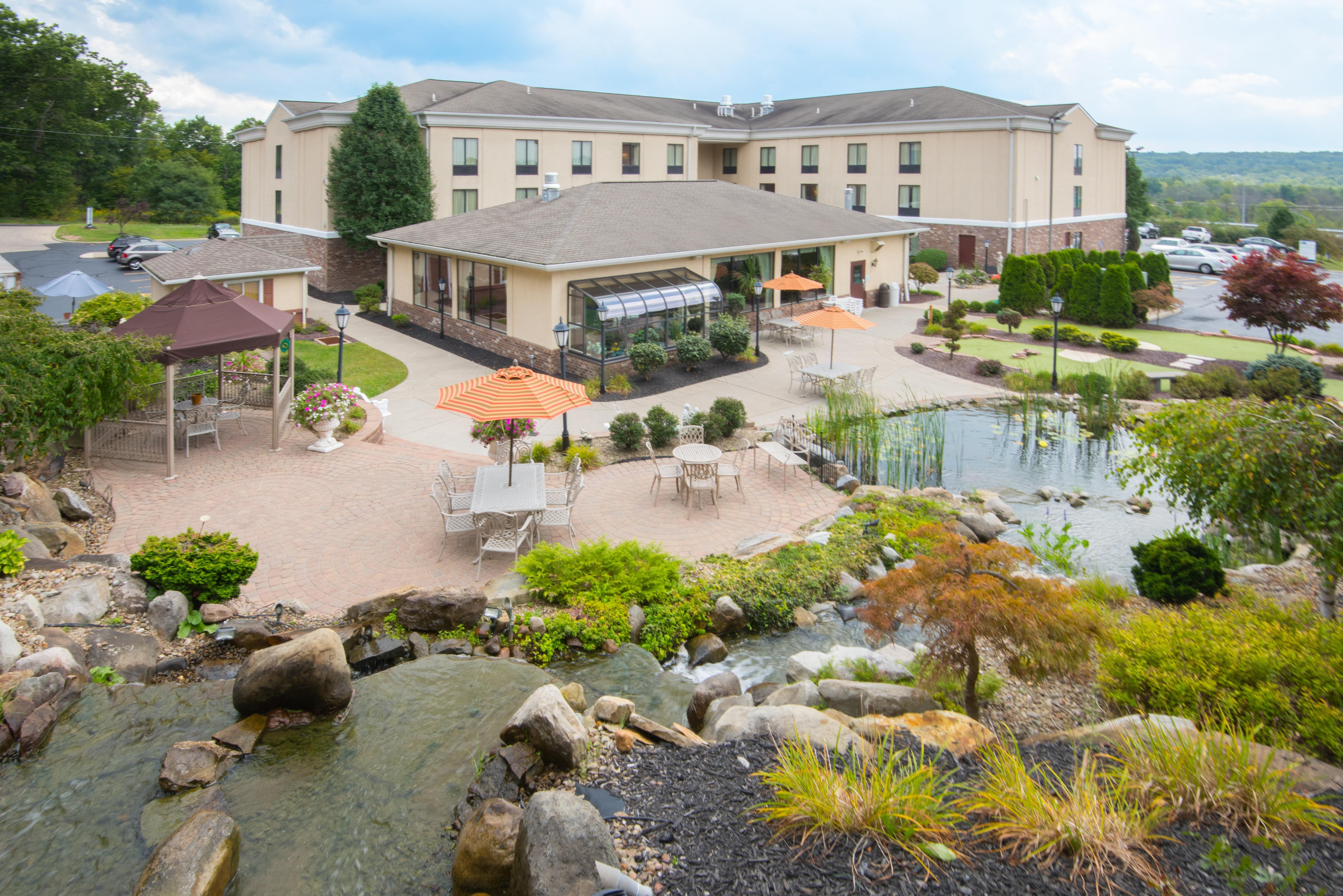 Holiday Inn Express & Suites - Sharon-Hermitage By Ihg West Middlesex Екстер'єр фото