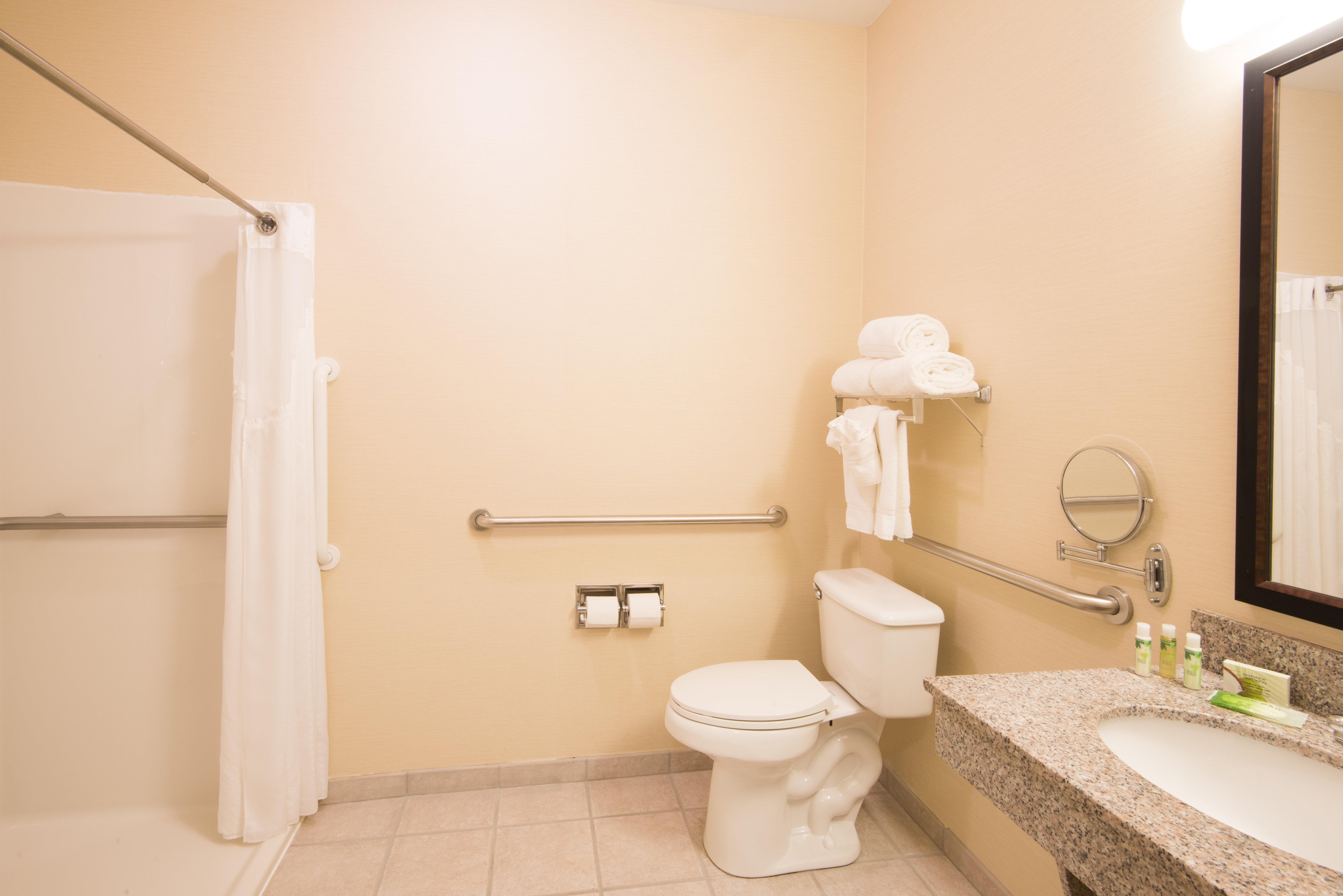 Holiday Inn Express & Suites - Sharon-Hermitage By Ihg West Middlesex Екстер'єр фото