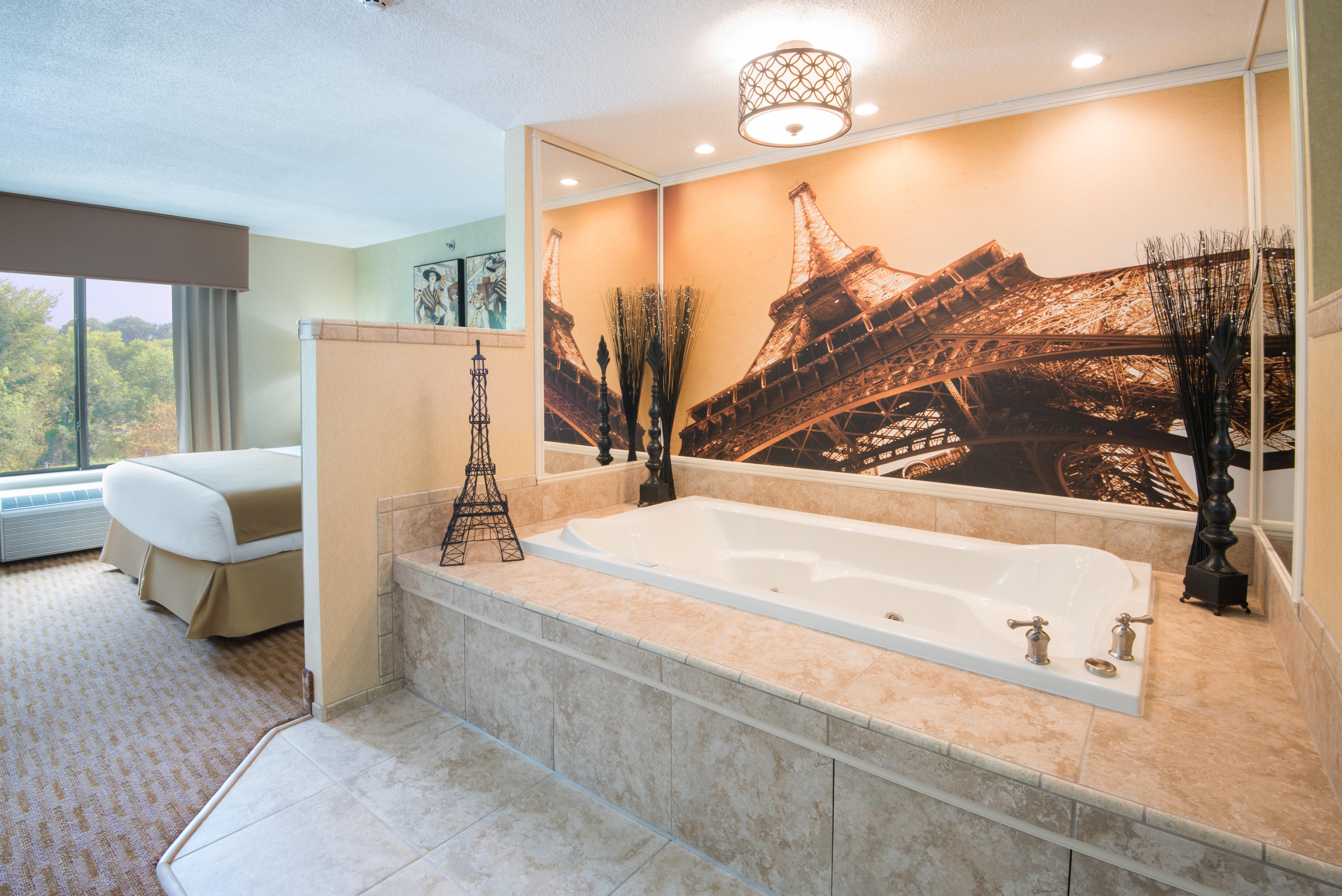 Holiday Inn Express & Suites - Sharon-Hermitage By Ihg West Middlesex Екстер'єр фото