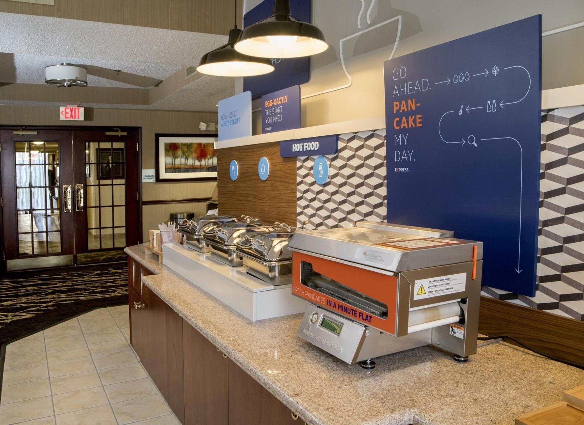 Holiday Inn Express & Suites - Sharon-Hermitage By Ihg West Middlesex Екстер'єр фото