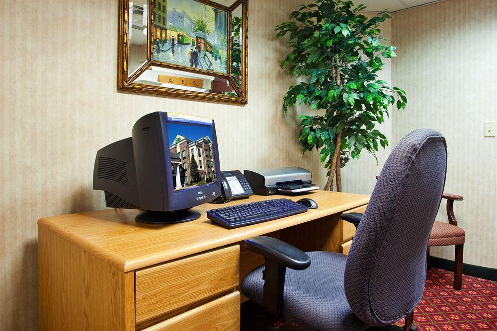 Holiday Inn Express & Suites - Sharon-Hermitage By Ihg West Middlesex Екстер'єр фото