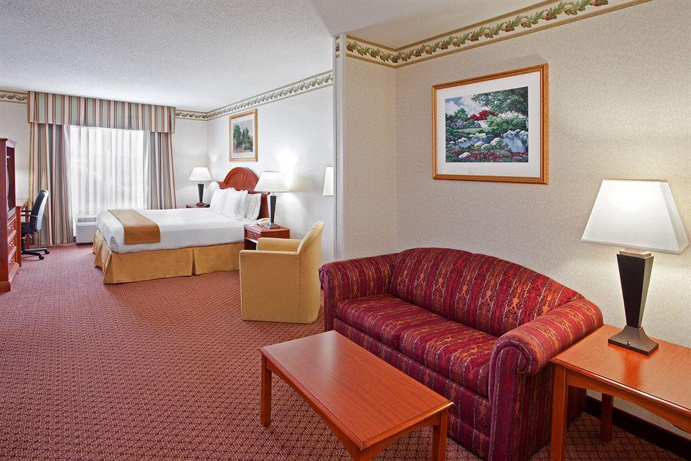 Holiday Inn Express & Suites - Sharon-Hermitage By Ihg West Middlesex Екстер'єр фото