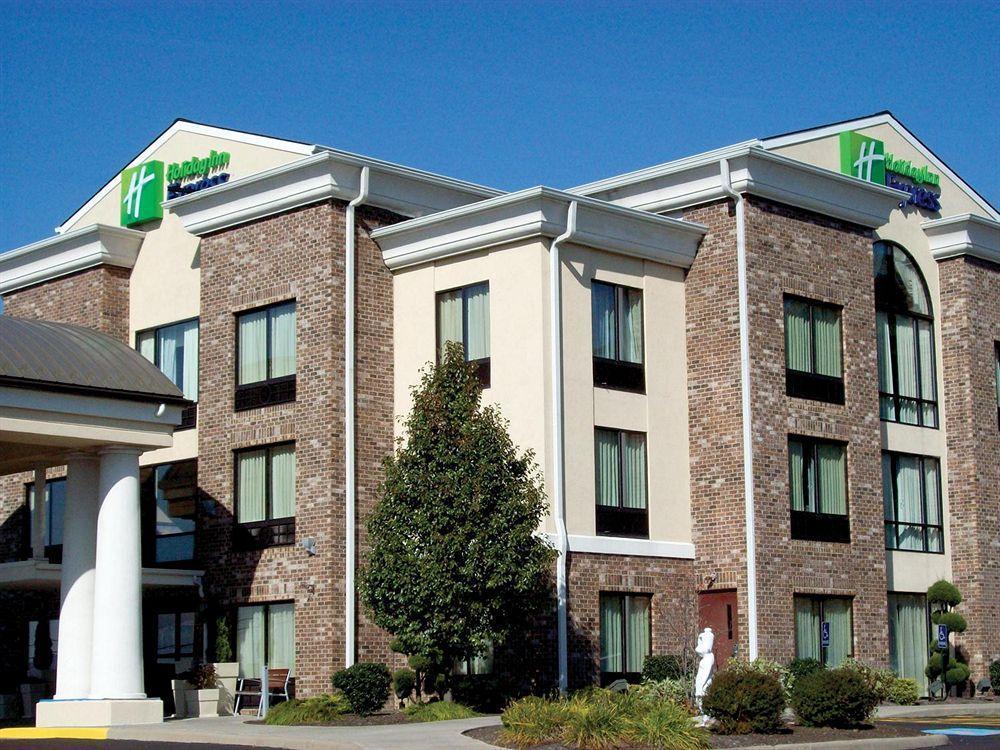 Holiday Inn Express & Suites - Sharon-Hermitage By Ihg West Middlesex Екстер'єр фото